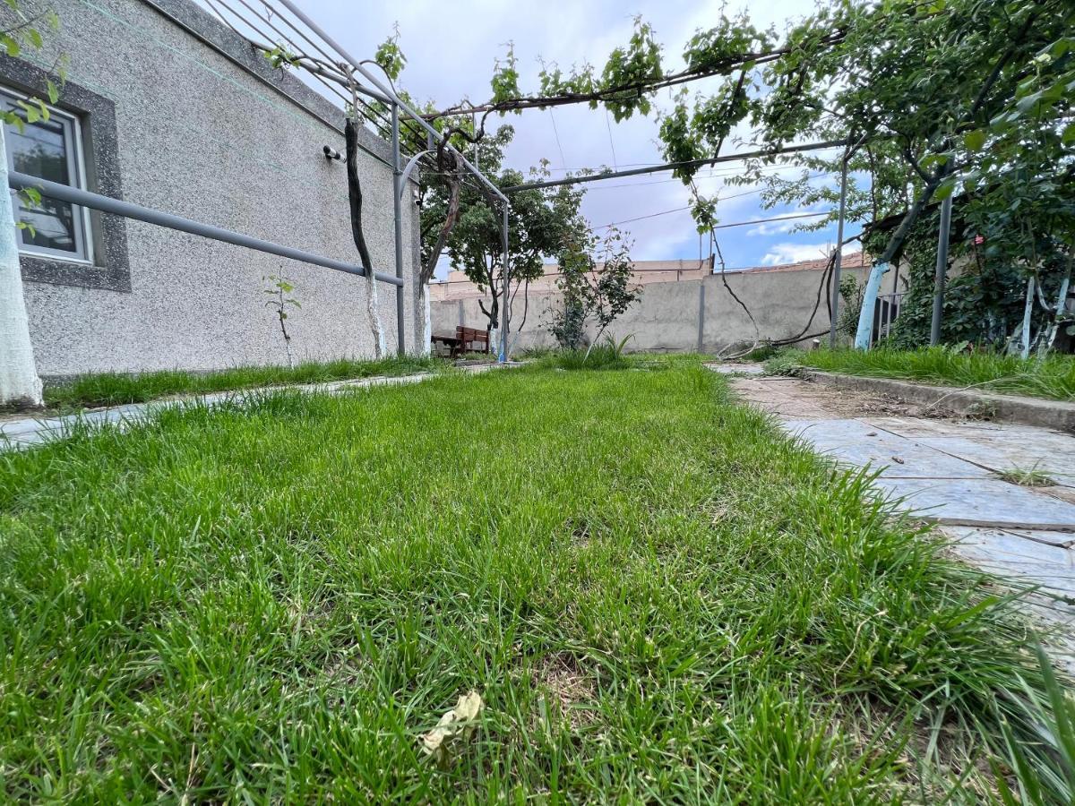 Sunny Garden Guest House Ereván Exterior foto